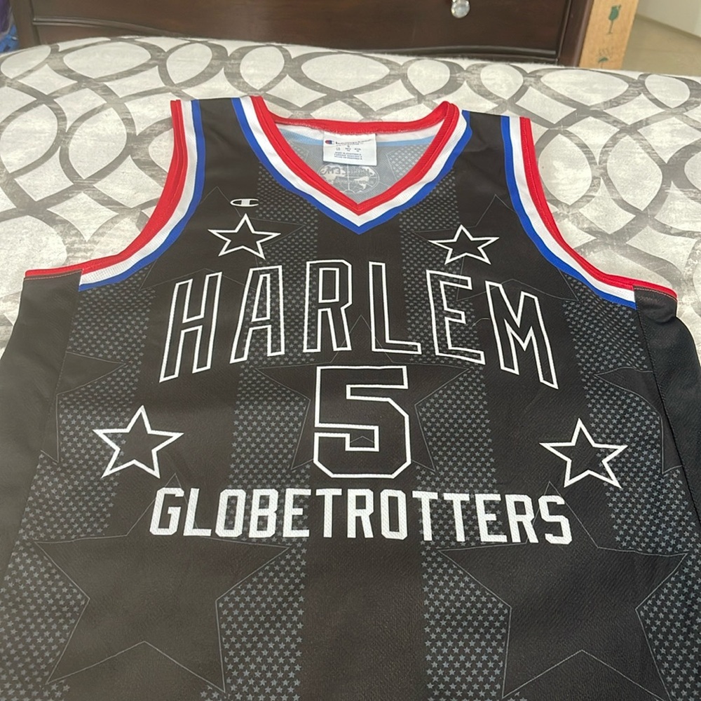 Harlem Globetrotters Basketball Jersey -        Bull Dog, number “5”